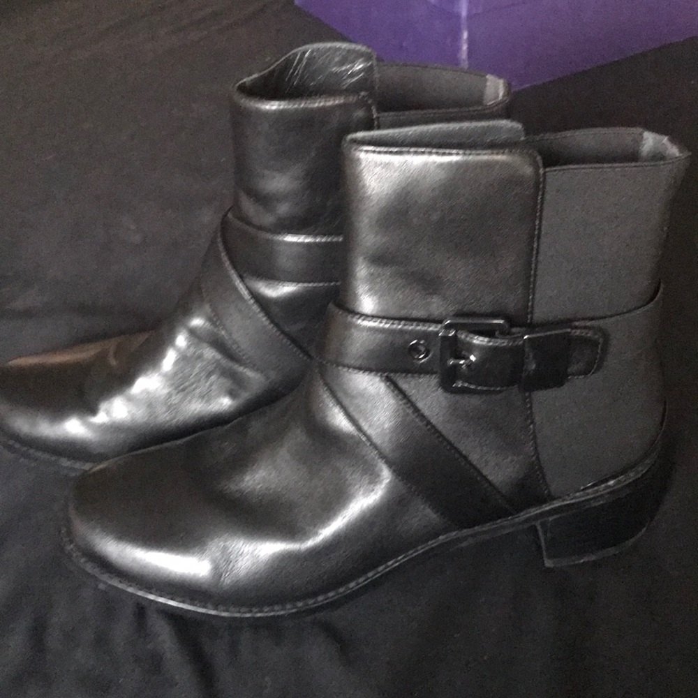 STUART WEITZMAN GENUINE LEATHER ANKLE BOOTS.